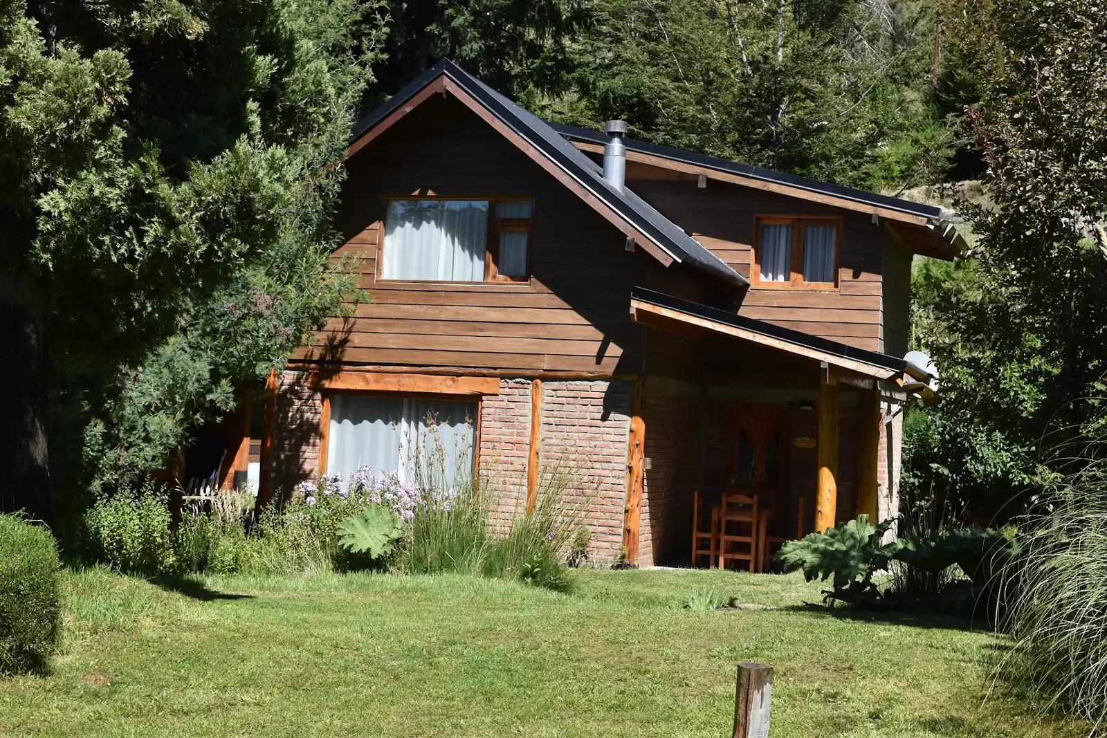 Cabañas Alihuén: puntaje, ubicación y contacto en Villa Traful Cabañas Alihuén, Villa Traful