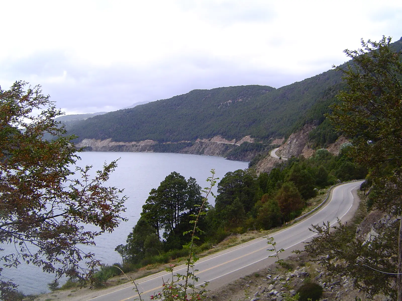 Villa Traful — Villa Traful, Neuquén El camino de montaña que conecta la zona. Buena parte de los errores de este viaje se cometen antes de llegar.