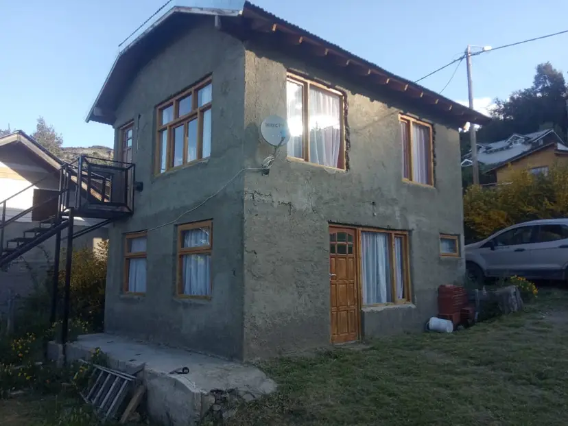 La Russa Alojamientos: puntaje, ubicación y contacto en Villa Traful La Russa Alojamientos, Villa Traful