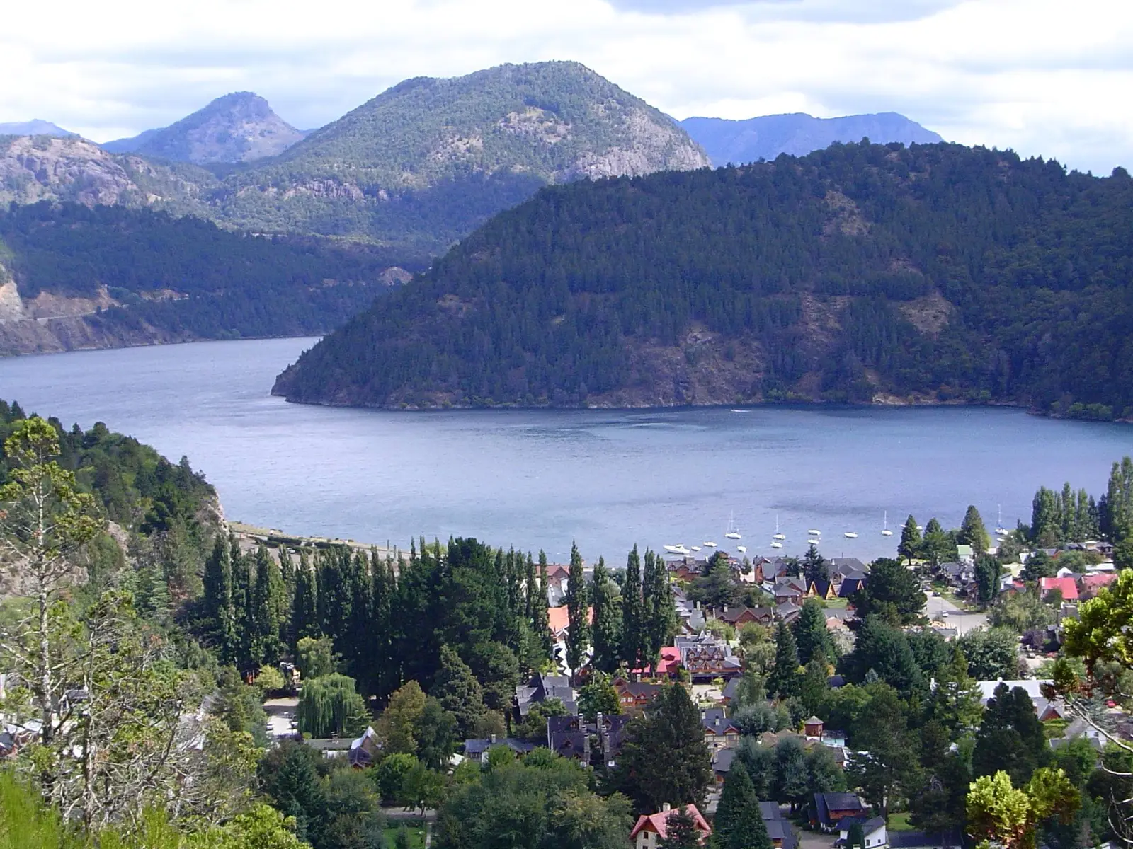 Vista del lago Lácar desde San Martín de los Andes Vista del lago Lácar desde San Martín de los Andes